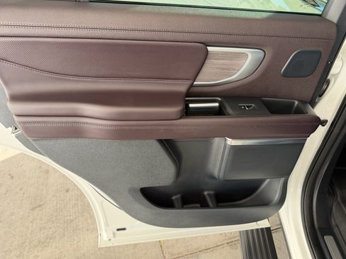 Used 2025 Ford Expedition Platinum w/ Platinum Ultimate Package image 18