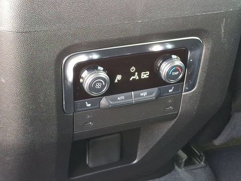 Used 2025 GMC Yukon XL AT4 AWD/4WD image 19
