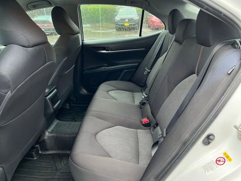 Used 2018 Toyota Camry LE image 15