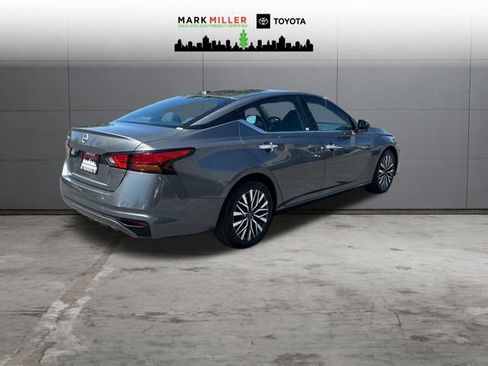 Used 2025 Nissan Altima 2.5 SV FWD image 5