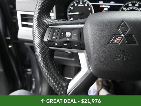 Used 2024 Mitsubishi Outlander SE image 39
