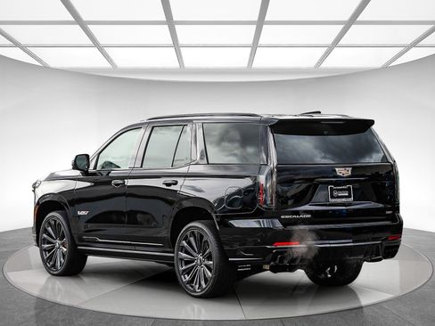 Used 2025 Cadillac Escalade V AWD/4WD image 3