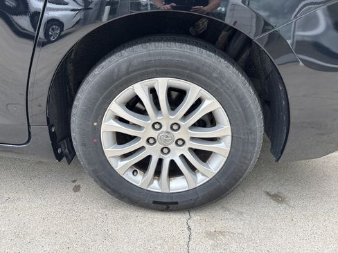 Used 2017 Toyota Sienna XLE FWD image 14