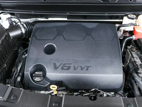Used 2020 Buick Enclave Premium w/ Sun and Sites Package FWD image 34