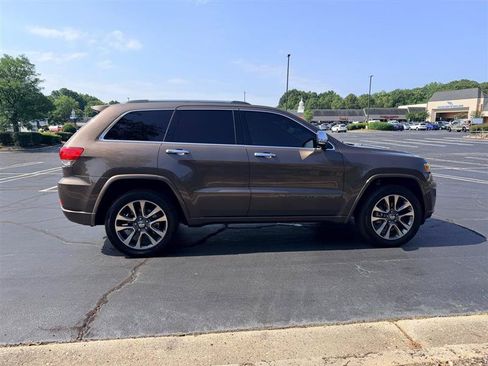 Used 2017 Jeep Grand Cherokee Overland AWD/4WD image 5