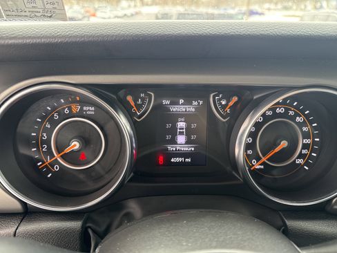 Used 2023 Jeep Gladiator Sport image 20