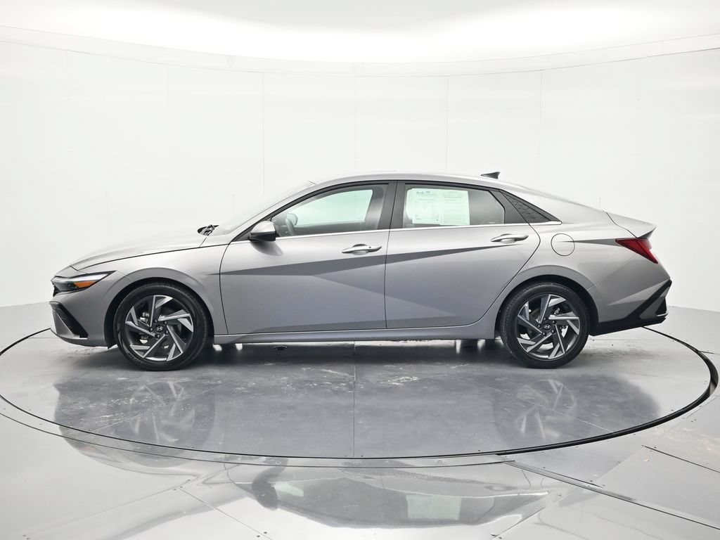Used 2025 Hyundai Elantra SEL FWD image 8