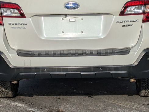 Used 2018 Subaru Outback 3.6R Touring AWD/4WD image 25