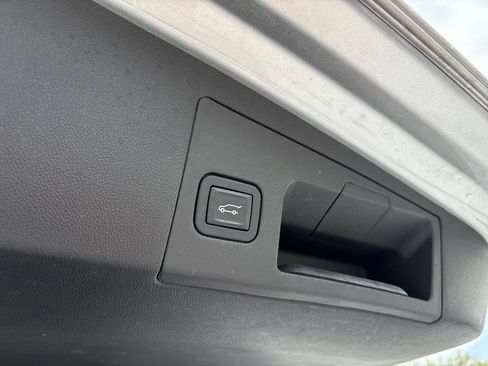 Used 2017 Cadillac XT5 FWD image 9