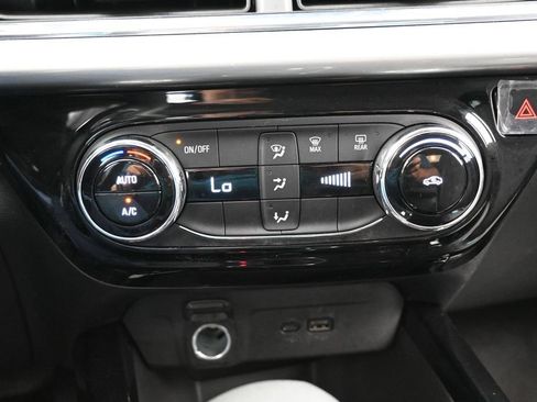 Used 2025 Chevrolet Trax LT FWD image 22