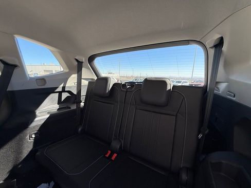 Certified 2023 Volkswagen Tiguan SE image 10