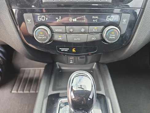 Used 2017 Nissan Rogue Sport SV image 23