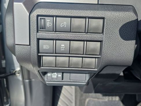 Used 2025 Toyota Tacoma SR5 AWD/4WD image 26