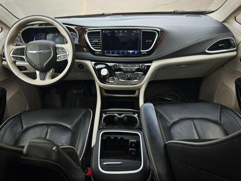 Used 2021 Chrysler Pacifica Limited FWD image 40