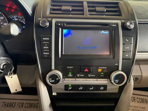 Used 2013 Toyota Camry LE FWD image 15