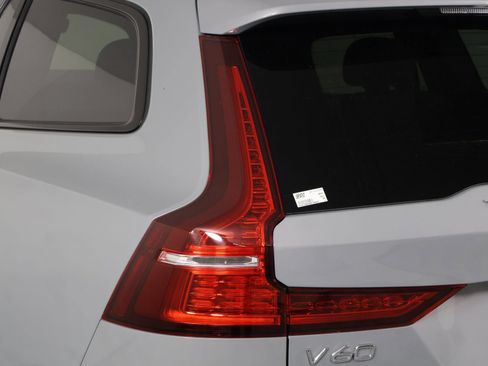 Certified 2025 Volvo V60 B5 Cross Country Plus AWD/4WD image 18