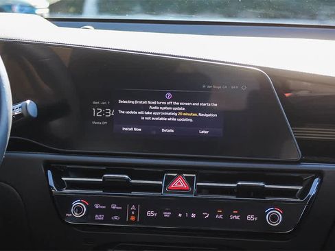 Used 2023 Kia Niro EX image 21