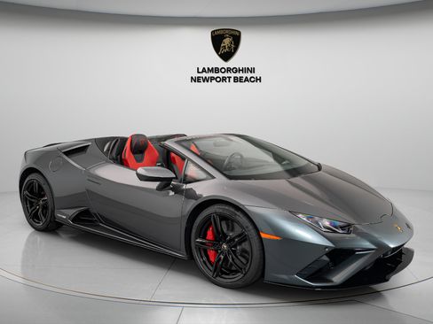 Used 2023 Lamborghini Huracan EVO RWD image 2