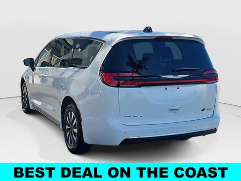 Used 2024 Chrysler Pacifica Select image 5