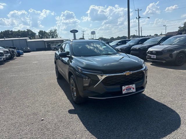 Used 2025 Chevrolet Trax LT FWD image 7