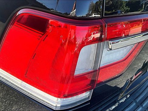 Used 2016 Lincoln Navigator Select image 32