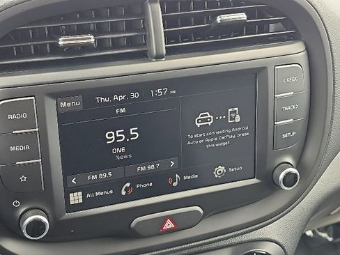 Used 2025 Kia Soul LX w/ LX Technology Package FWD image 24