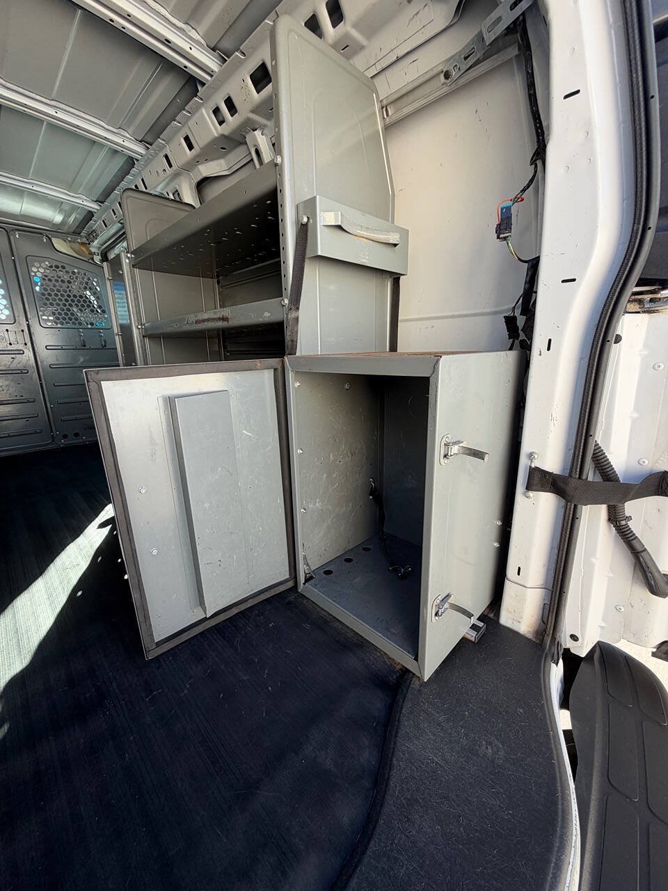 Used 2015 Chevrolet Express 2500 RWD image 48