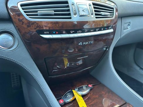 Used 2010 Mercedes-Benz CL 550 4MATIC w/ Sport Pkg image 32