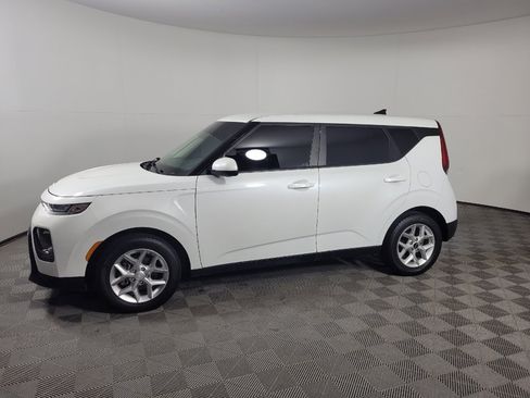 Used 2020 Kia Soul S FWD image 2