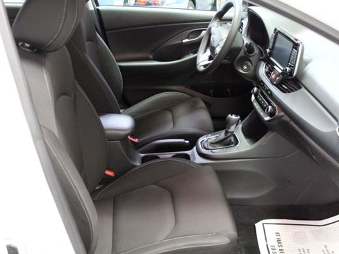 Used 2018 Hyundai Elantra GT FWD image 21