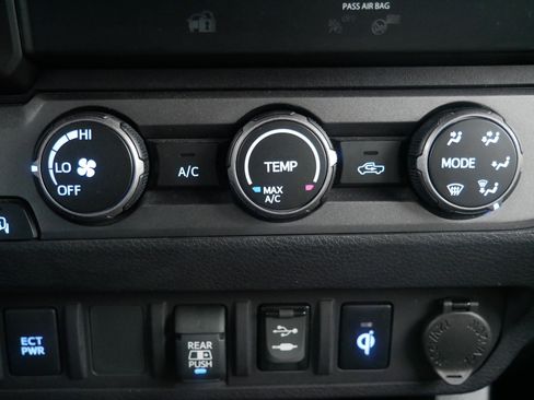 Used 2019 Toyota Tacoma TRD Sport image 23