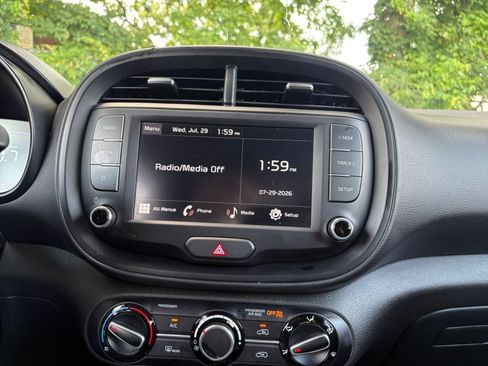 Used 2025 Kia Soul LX w/ LX Technology Package FWD image 17