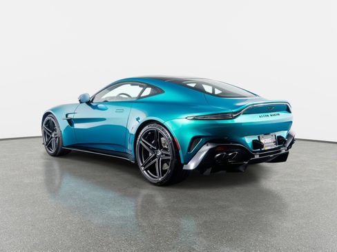 Used 2025 Aston Martin V8 Vantage Coupe image 16