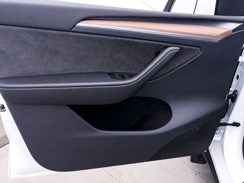Used 2023 Tesla Model Y Long Range AWD/4WD image 27