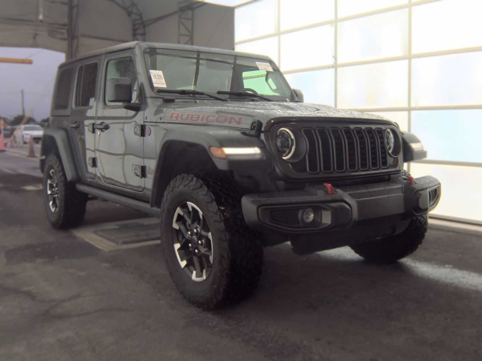 Used 2025 Jeep Wrangler Unlimited Rubicon w/ Convenience Group AWD/4WD image 3