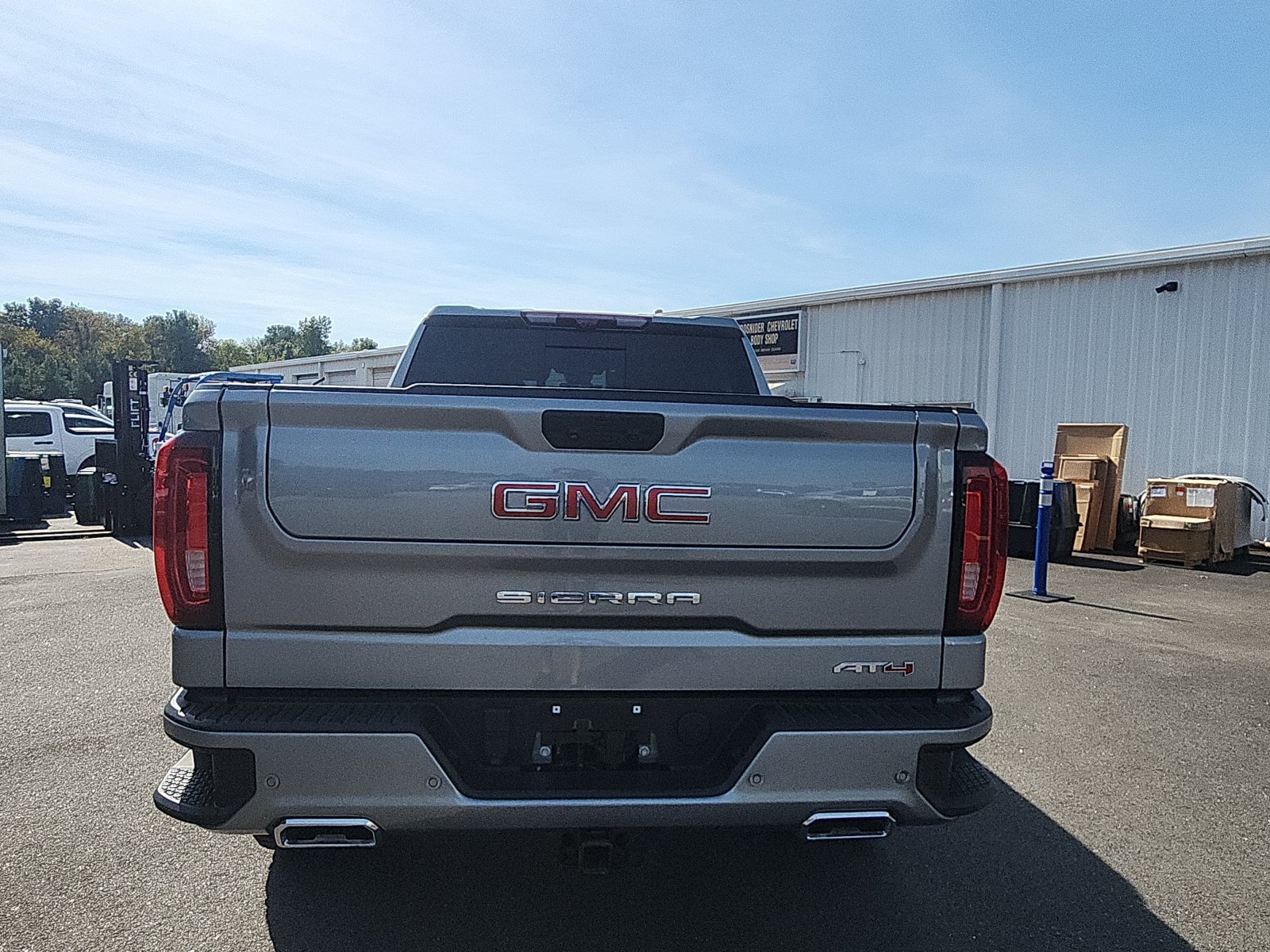 Used 2023 GMC Sierra 1500 AT4 w/ AT4 Premium Package AWD/4WD image 4