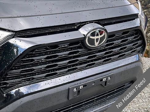 Used 2022 Toyota RAV4 LE AWD/4WD image 25