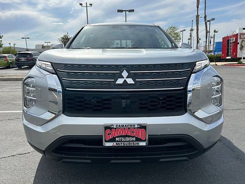 New 2025 Mitsubishi Outlander ES image 6