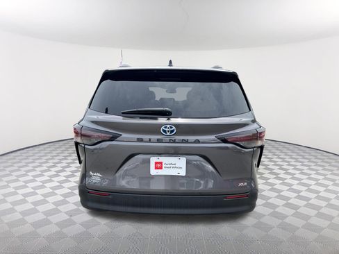 Certified 2025 Toyota Sienna XLE FWD image 19