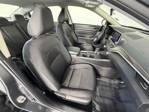 Used 2025 Nissan Altima 2.5 SV FWD image 18