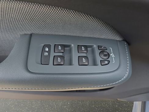 Used 2022 Volvo S60 T8 R-Design w/ Advanced Package image 29