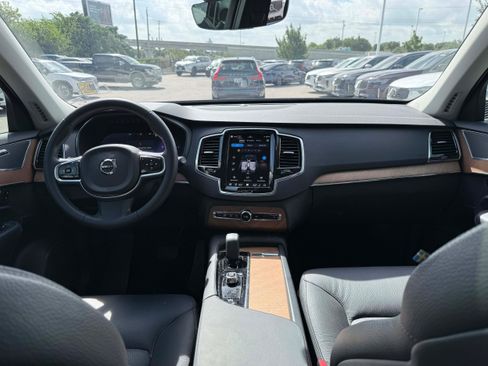 Certified 2025 Volvo XC90 T8 Plus w/ Protection Package Premier AWD/4WD image 11