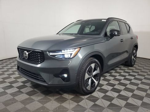 Used 2026 Volvo XC40 B5 Plus w/ Climate Package AWD/4WD image 4