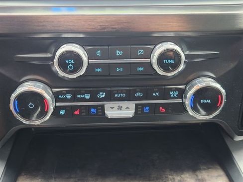 Used 2024 Ford F250 Lariat AWD/4WD image 21
