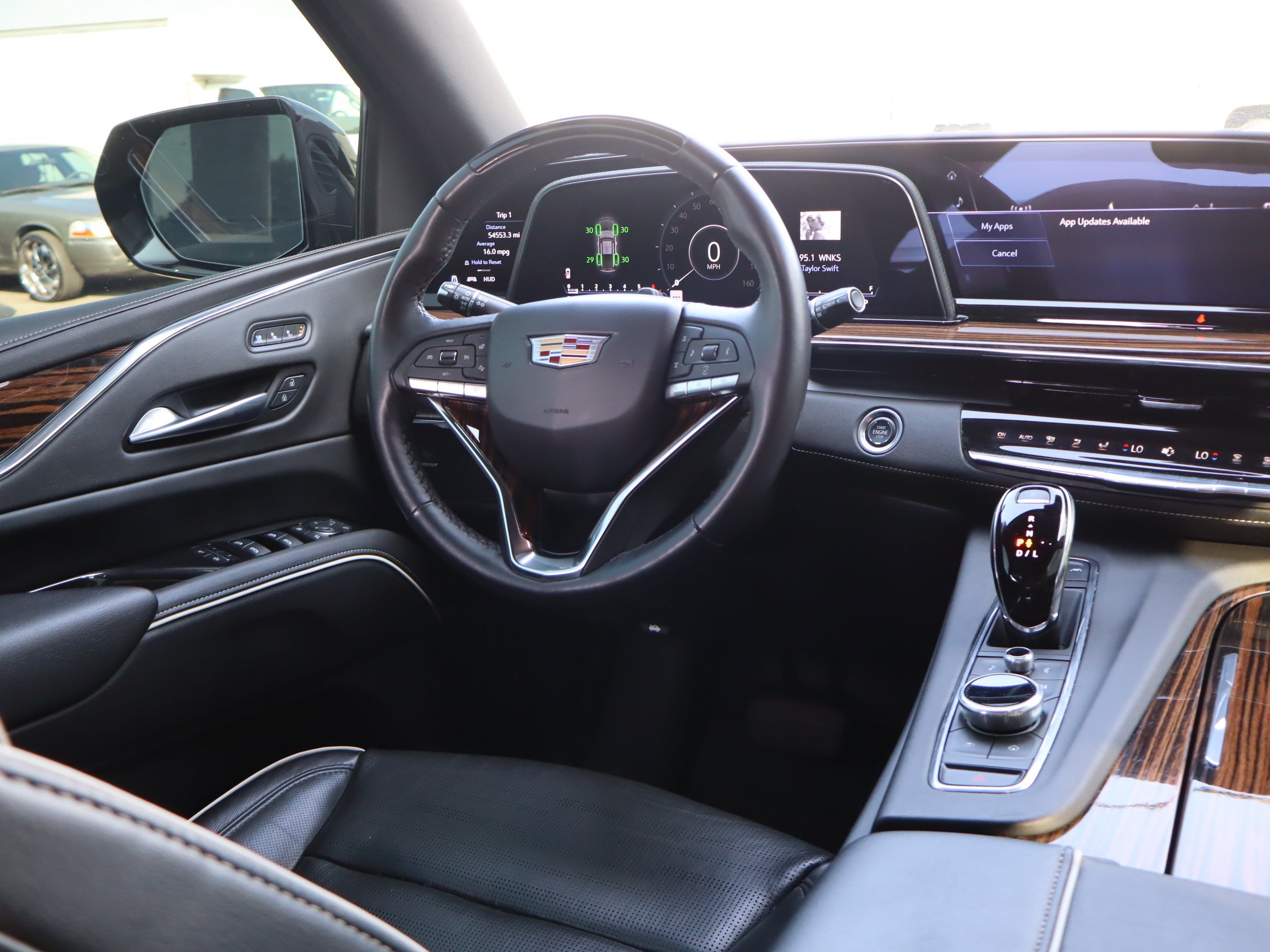 Used 2024 Cadillac Escalade ESV Premium Luxury AWD/4WD image 14