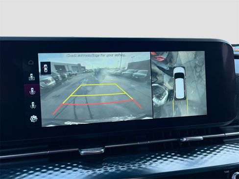 Used 2022 Kia Carnival SX Prestige image 14