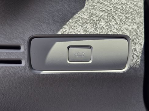 New 2026 Volvo XC40 B5 Plus w/ Protection Package Premier image 26