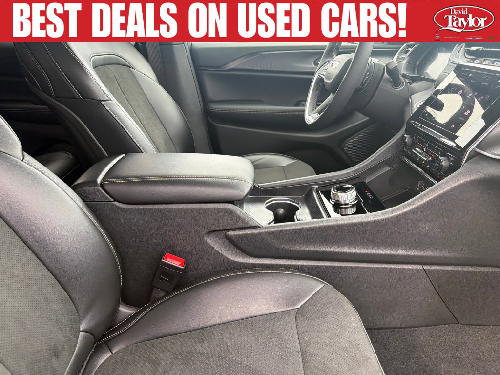 Used 2025 Jeep Grand Cherokee Altitude w/ Trailer Tow Package AWD/4WD image 25
