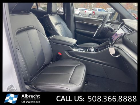 New 2025 Jeep Grand Cherokee Limited w/ Luxury Tech Group II image 16