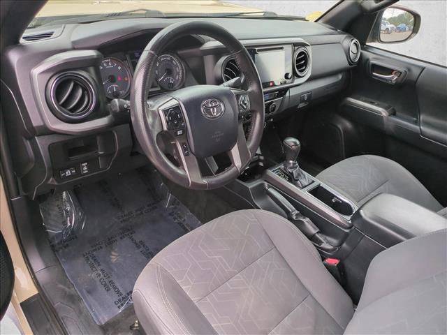 Used 2016 Toyota Tacoma TRD Sport AWD/4WD image 9